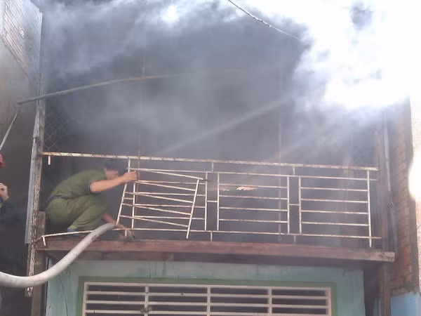Cần Thơ: Cháy nhà lớn do lơ là với người tâm thần ảnh 1
