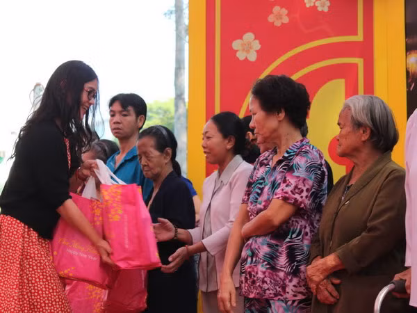 Unilever trao 10.000 phần quà Tết cho gia đình khó khăn ảnh 1