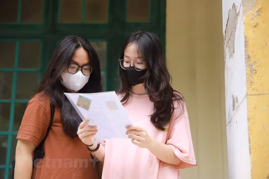 Ngày đầu học sinh Hà Nội thi lớp 10: Nhiệt độ cao nhất là 35 độ C ảnh 1