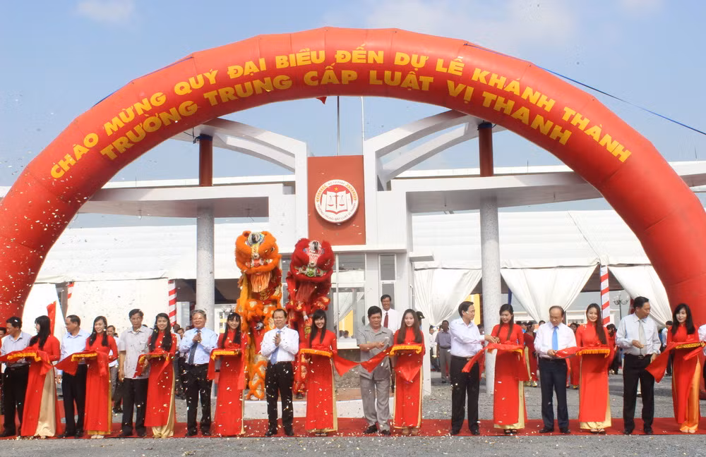 Khánh thành Trường trung cấp Luật Vị Thanh tại tỉnh Hậu Giang ảnh 1