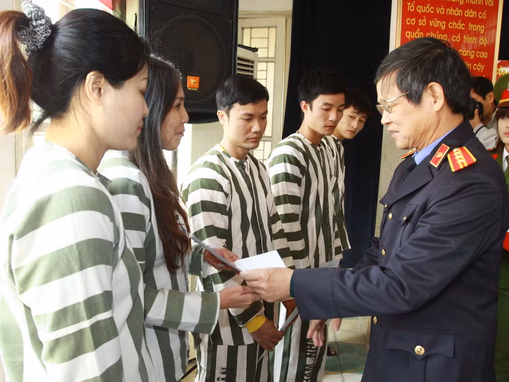 Hà Nội: Giảm án, tha tù trước thời hạn cho 305 phạm nhân ảnh 1