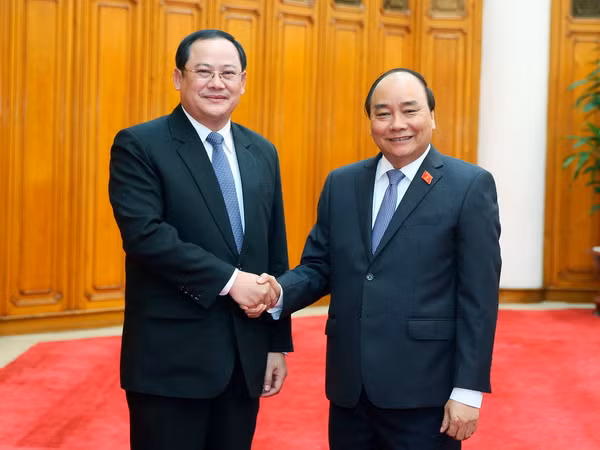 Thủ tướng Nguyễn Xuân Phúc tiếp Phó Thủ tướng Lào Sonsay Siphandone ảnh 1