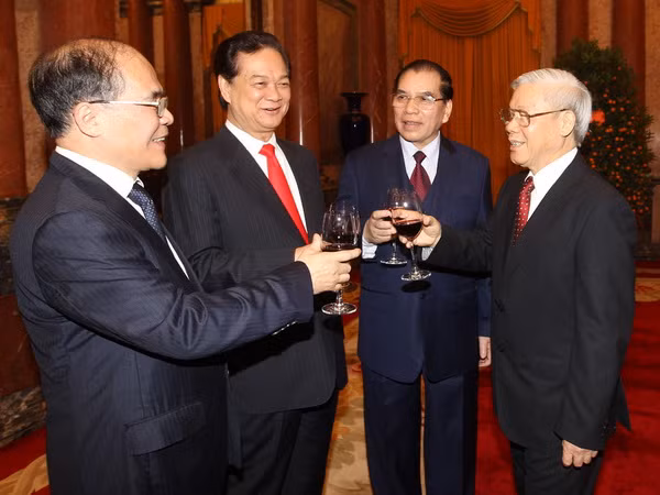 Tổng Bí thư chúc Tết các lãnh đạo Đảng, Nhà nước ảnh 1