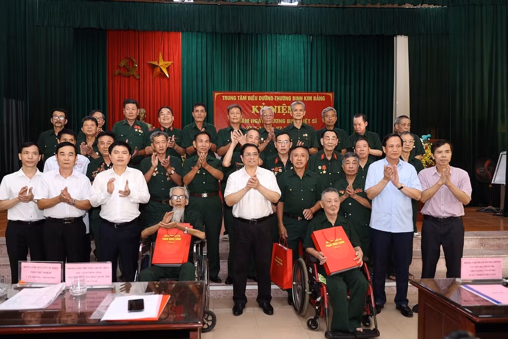 Thủ tướng: Rà soát toàn diện các chính sách liên quan người có công ảnh 2