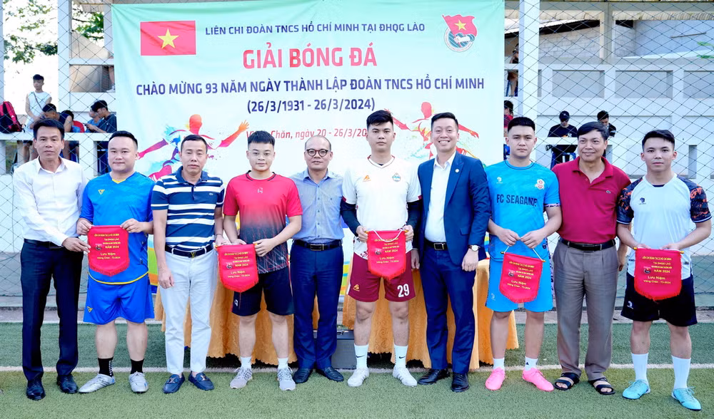 ttxvn_2003_bong da thanh nien (1).jpg