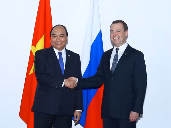 Thủ tướng Nguyễn Xuân Phúc gặp gỡ Thủ tướng Nga Dmitry Medvedev ảnh 1