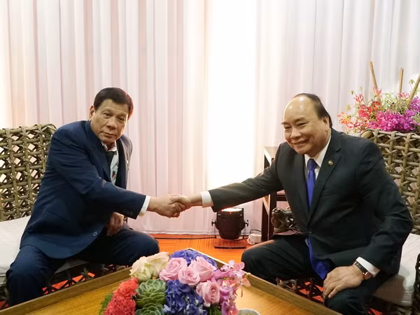 Thủ tướng Nguyễn Xuân Phúc gặp gỡ Tổng thống Philippines ảnh 1