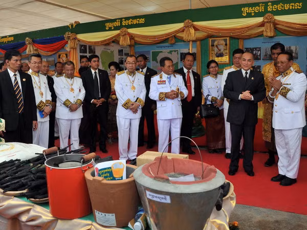 Campuchia tổ chức lễ hội “Vua đi cày” truyền thống ảnh 1
