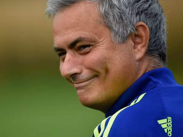 Mourinho: Tôi không cần thêm danh hiệu cũng ngang hàng Sir Alex ảnh 1