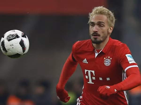 Mats Hummels lý giải về màu tóc vàng lạ lẫm ở trận đấu với RB Leipzig ảnh 1