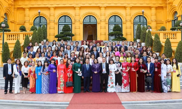 Quyền Chủ tịch nước gặp mặt đại biểu doanh nghiệp nhỏ và vừa ảnh 1
