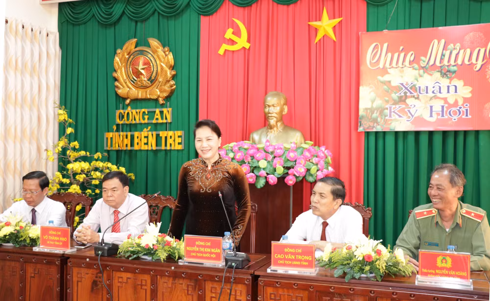 Chủ tịch Quốc hội Nguyễn Thị Kim Ngân thăm, chúc Tết tại Bến Tre ảnh 1