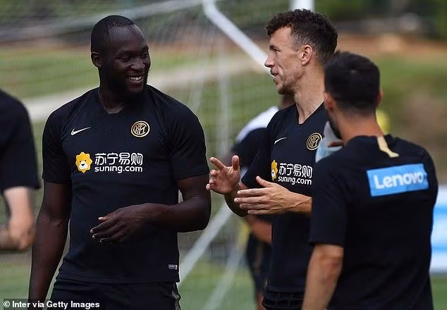Romelu Lukaku lao vào tập luyện ngay khi vừa đến Inter Milan ảnh 1