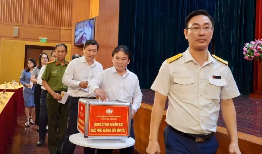 TTXVN_1309 Vung Tau ung ho bao lu.jpg