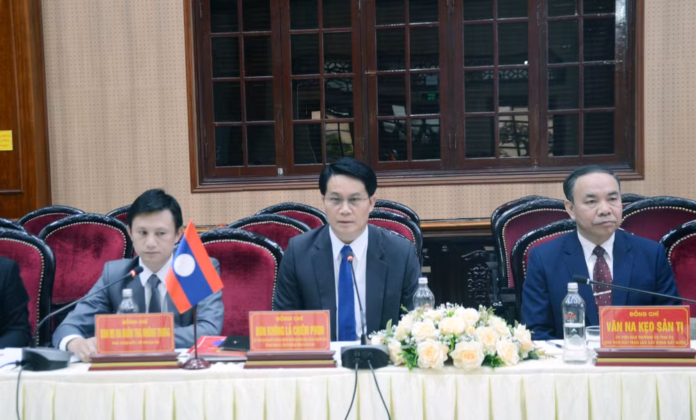 ttxvn_doan_dai_bieu_tinh_u_dom_xay_lao_tham_va_lam_viec_tai_ha_nam_3.jpg