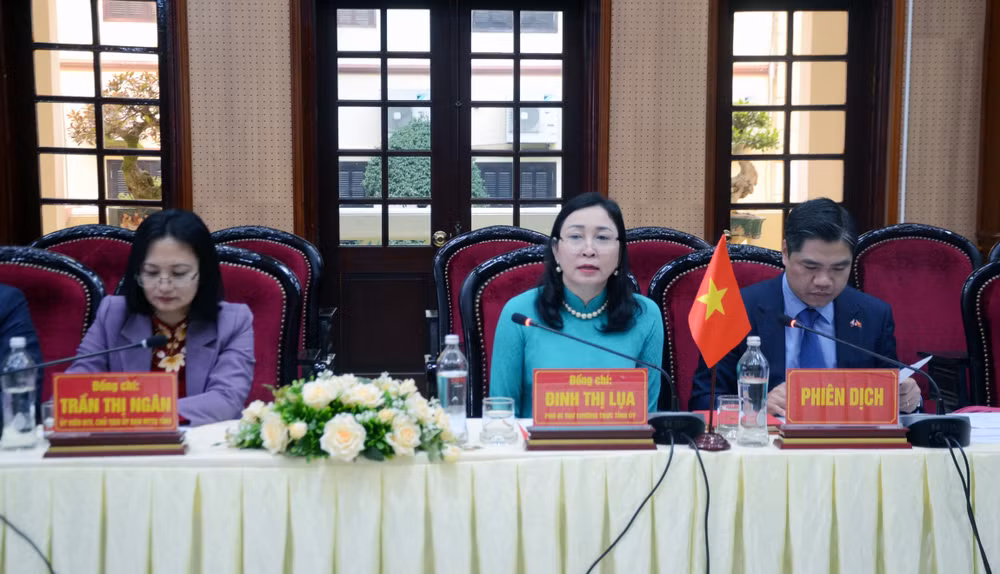 ttxvn_doan_dai_bieu_tinh_u_dom_xay_lao_tham_va_lam_viec_tai_ha_nam_2.jpg