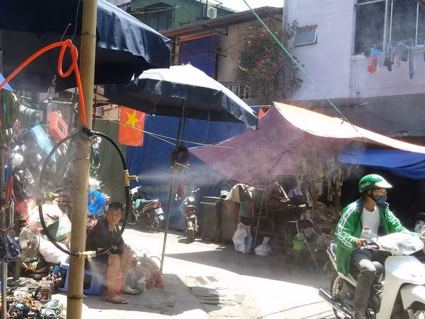 Khu vực Bắc Bộ xảy ra nắng nóng, có nơi trên 36 độ C ảnh 1