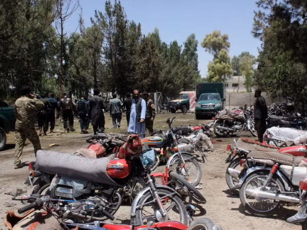 Nổ bom xe ở Afghanistan, khiến 70 người thương vong ảnh 1