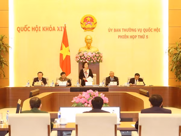 Khai mạc Phiên họp thứ 5 Ủy ban Thường vụ Quốc hội khóa XIV ảnh 1