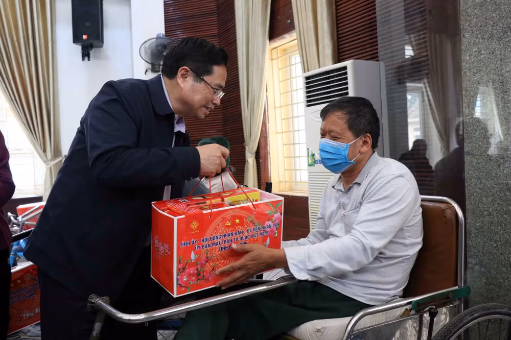 Ông Phạm Minh Chính thăm Trung tâm Điều dưỡng thương binh Thuận Thành ảnh 1