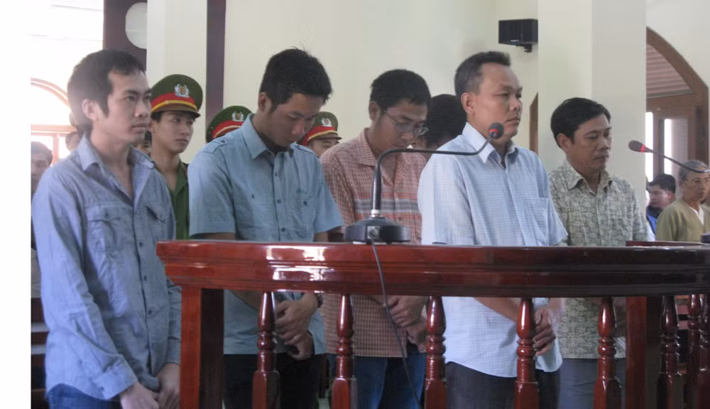 Vụ nhục hình ở Phú Yên: Nguyên phó Trưởng CA lĩnh án treo ảnh 1