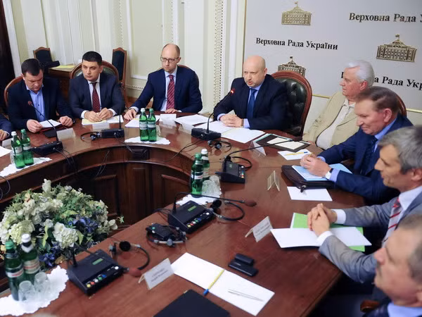 Quyền Tổng thống Ukraine tuyên bố sẵn sàng đối thoại ảnh 1