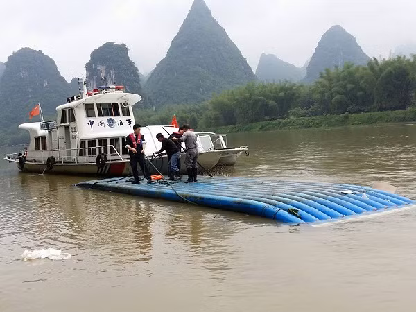 Tai nạn lật thuyền ở Trung Quốc làm 2 người thiệt mạng ảnh 1