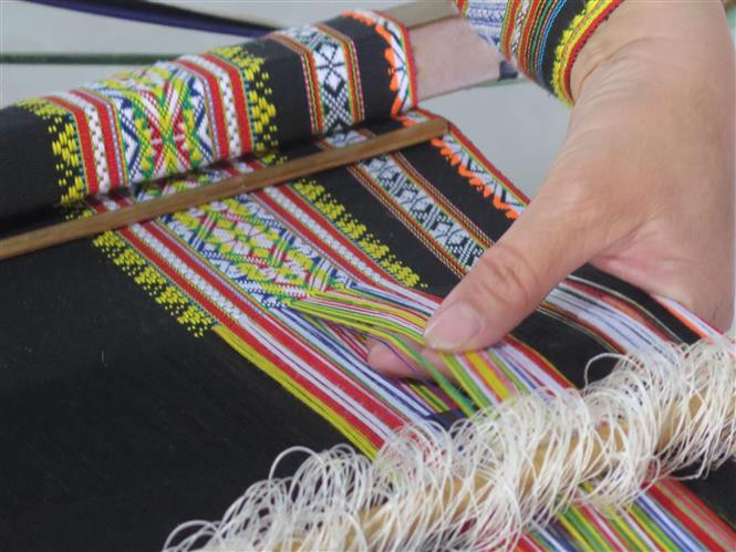 Khám Phá Nghệ Thuật Dệt Thổ Cẩm