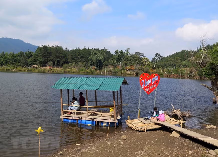 Điện Biên: Khám phá điểm du lịch hồ Noong U nằm ở độ cao trên 1.000m ảnh 3