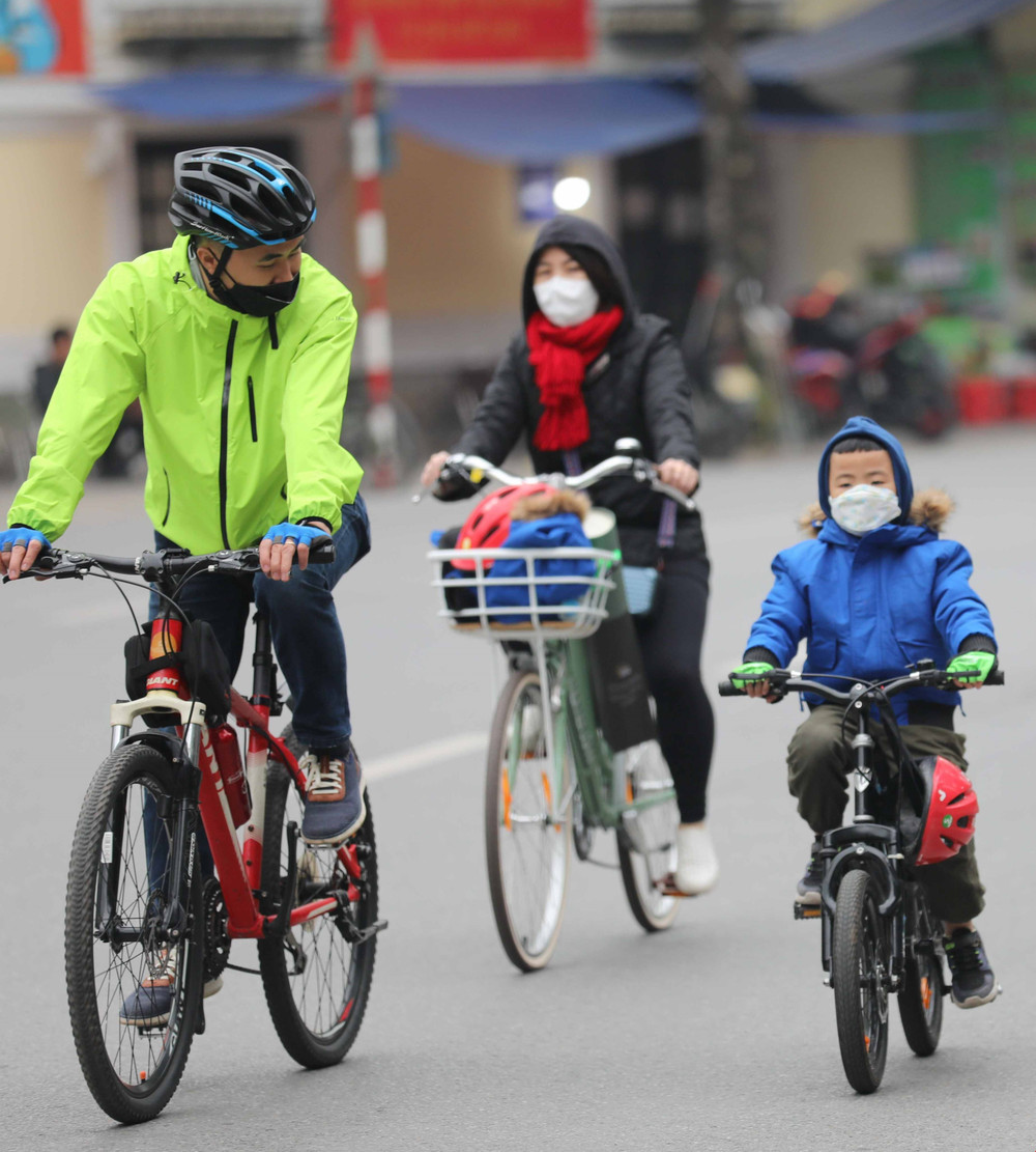 [Photo] Người dân Thủ đô du Xuân không quên thông điệp 5K ảnh 3