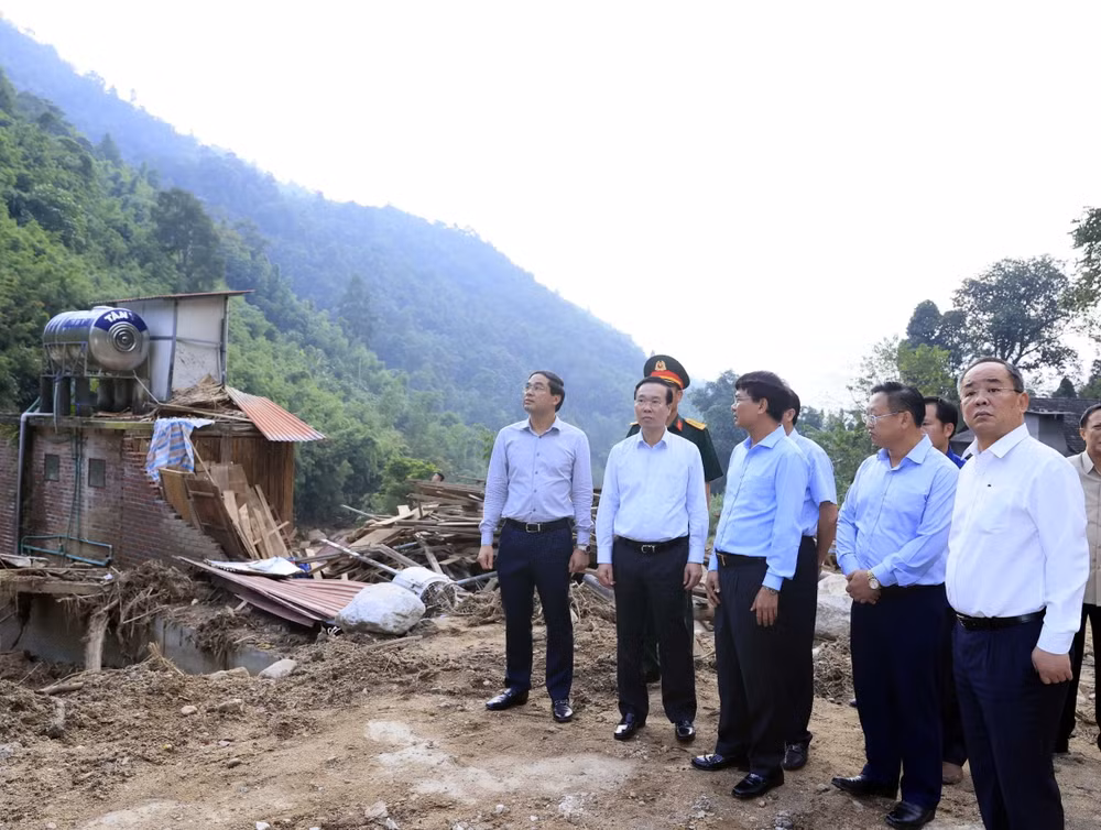 Chủ tịch nước thăm các gia đình bị thiệt hại do lũ quét ở Lào Cai ảnh 1