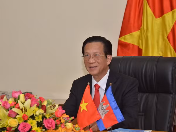 Nhật báo Campuchia đăng trên trang nhất bài phỏng vấn Đại sứ Việt Nam ảnh 1