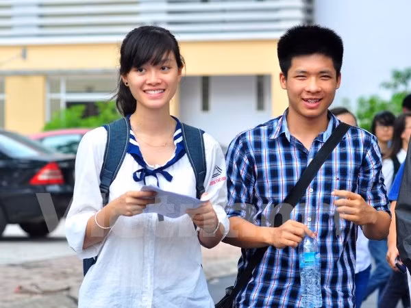 Thí sinh cận thị phải cam kết chữa khỏi trước khi học trường công an ảnh 1