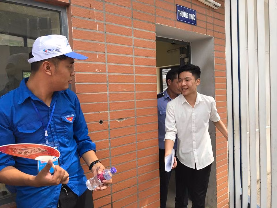Thí sinh thở phào vì kiến thức đề Ngữ văn chủ yếu ở lớp 12 ảnh 2