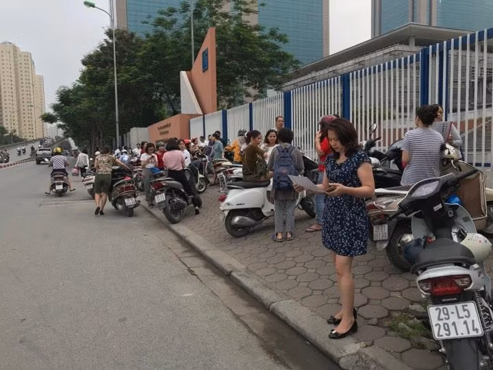 Thí sinh hồi hộp trước khi bước vào môn thi Ngữ Văn ảnh 3
