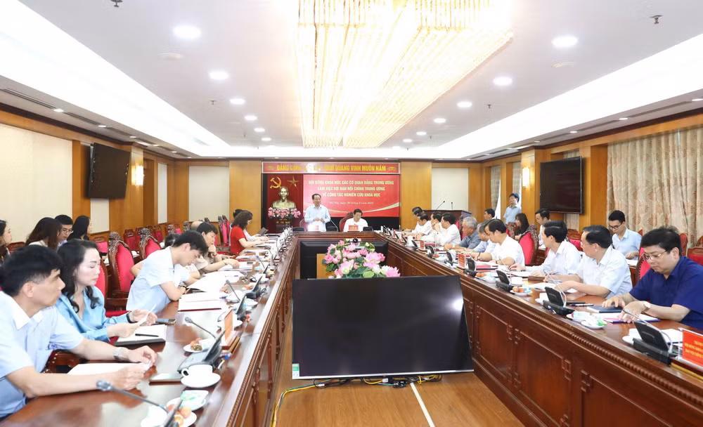 'Cán bộ trẻ phải dành thời gian thỏa đáng cho nghiên cứu khoa học' ảnh 1