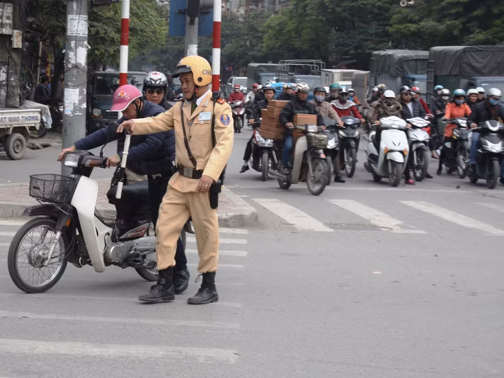 Cảnh sát giao thông Hà Nội xử lý các “ma men” sau tay lái ảnh 2