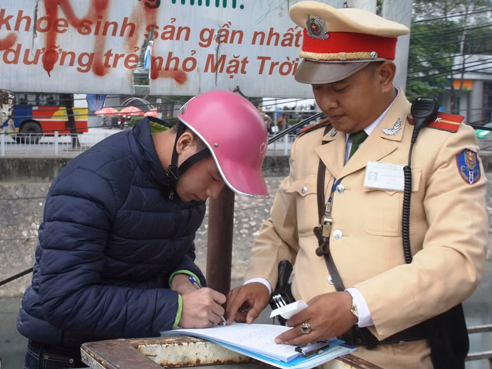 Cảnh sát giao thông Hà Nội xử lý các “ma men” sau tay lái ảnh 7