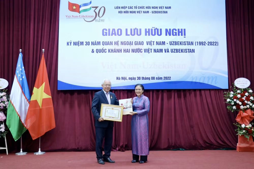 Giao lưu hữu nghị nhân 30 năm quan hệ ngoại giao Việt Nam-Uzbekistan ảnh 1