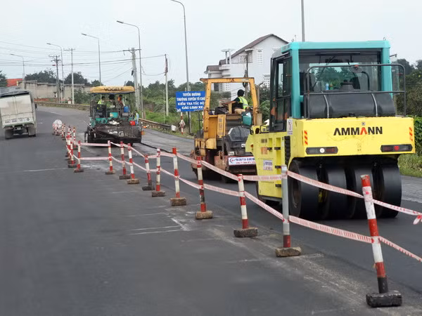 Ngăn chặn tai nạn giao thông trên tuyến Quốc lộ 1A đoạn đang nâng cấp ảnh 1
