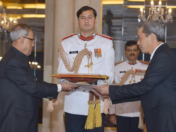 Đại sứ đặc mệnh toàn quyền Việt Nam tại Ấn Độ trình Quốc thư ảnh 1