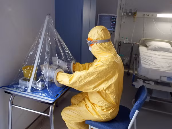 Chuyển biến mới trong điều trị Ebola: Virus không dễ lây lan? ảnh 1