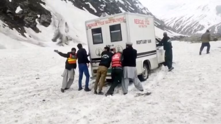 Pakistan: 11 người thiệt mạng do lở tuyết ở đèo Shounter Top ảnh 1