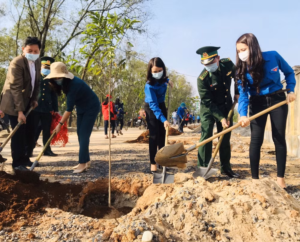 Nét đẹp Tết trồng cây, mang lại màu xanh cho đất nước ảnh 1