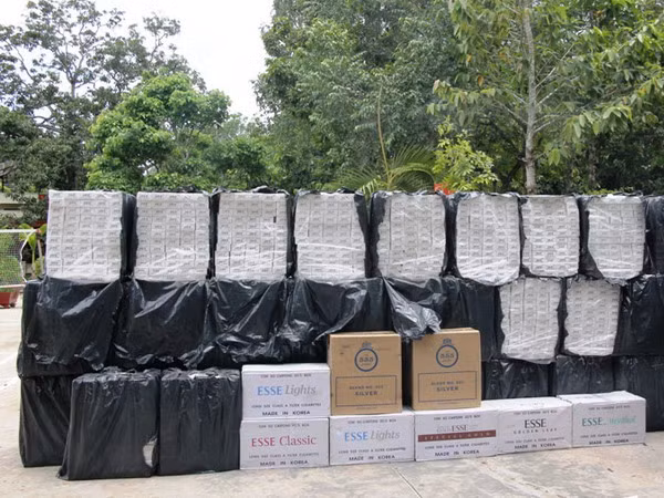 Long An: Thu giữ hơn 35.000 gói thuốc lá vận chuyển lậu ảnh 1