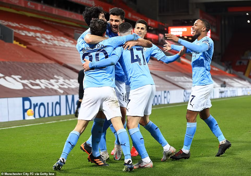 Liverpool thảm bại 1-4 trước Manchester City ngay tại Anfield ảnh 1