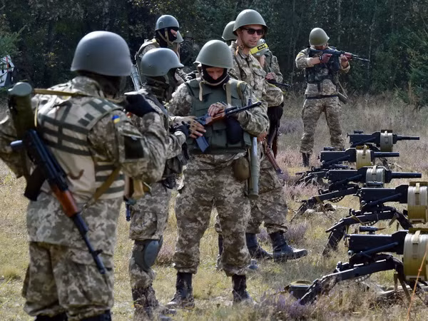 Thủ tướng Ukraine phủ nhận xung đột ở miền Đông là "nội chiến" ảnh 1