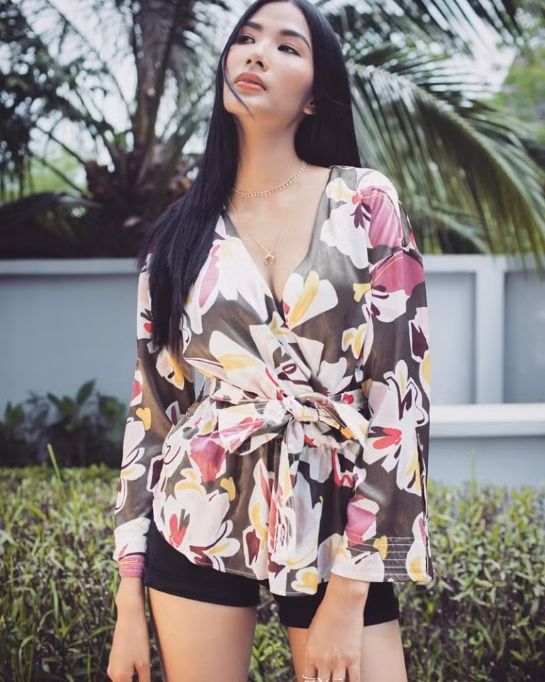Học lỏm street style “hạ nhiệt” ngày nóng của mỹ nhân Việt ảnh 17