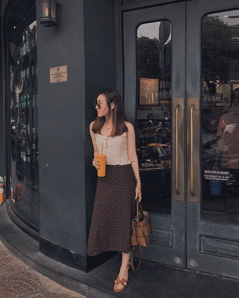 Học lỏm street style “hạ nhiệt” ngày nóng của mỹ nhân Việt ảnh 10