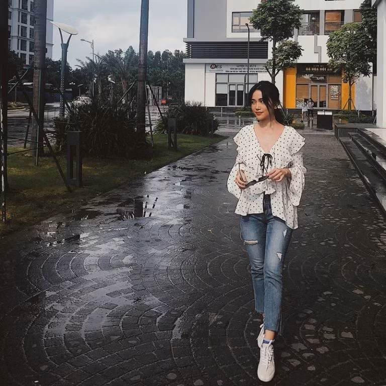 Học lỏm street style “hạ nhiệt” ngày nóng của mỹ nhân Việt ảnh 7